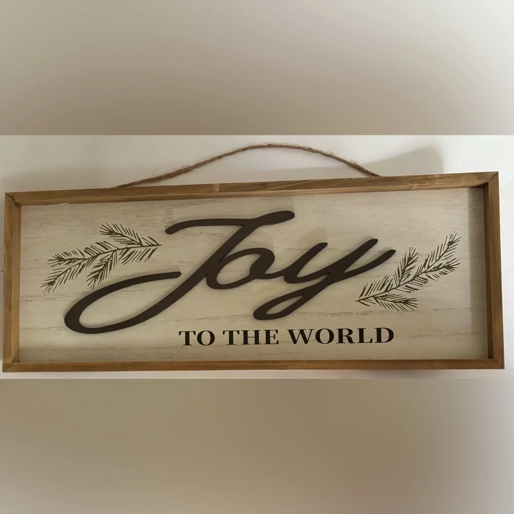 Joy to the world hanging wall sign NWT NEW wood Christmas Xmas festive decor 24”
